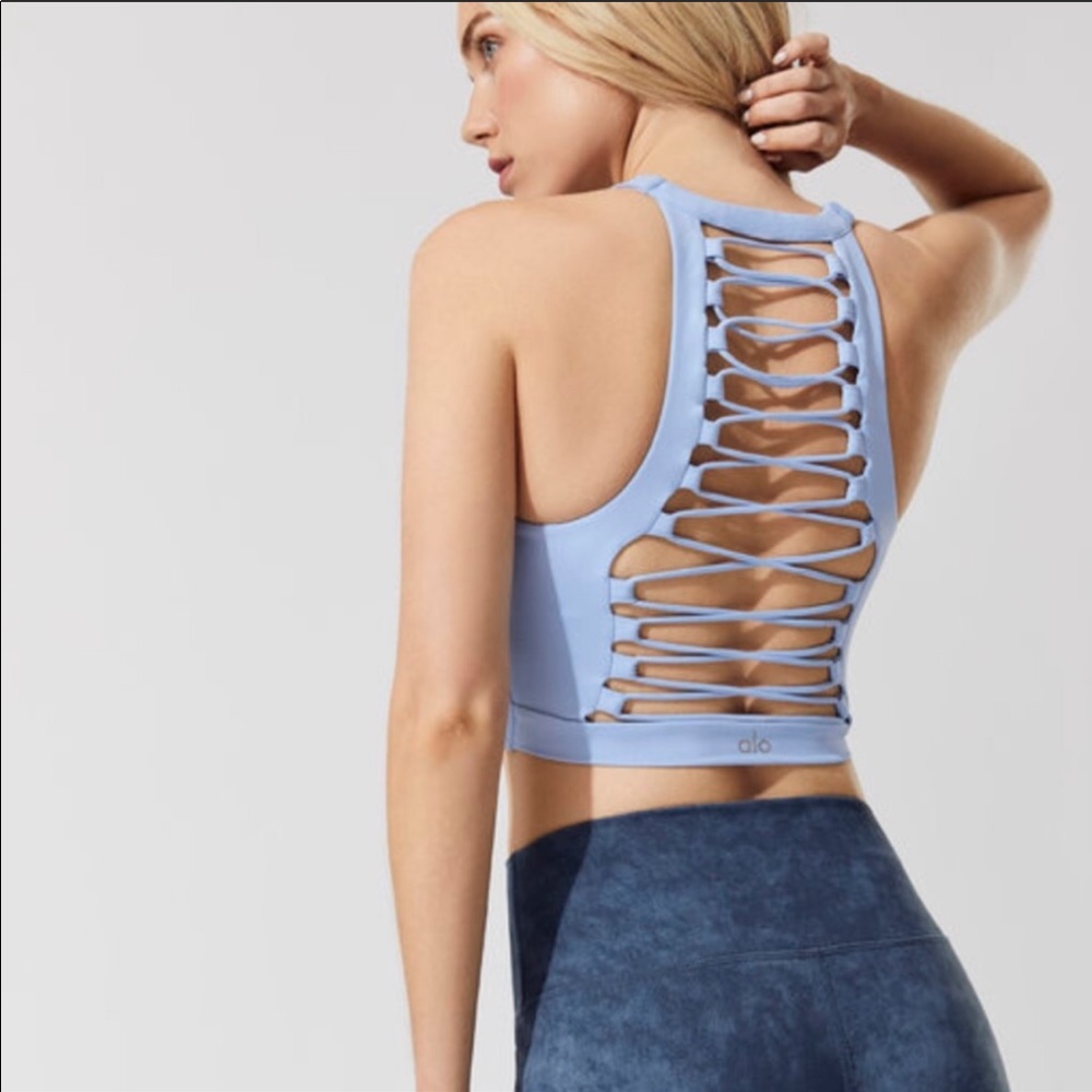 Alo yoga movement bra in uv blue!